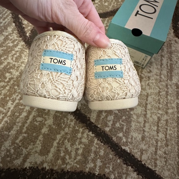 Floral toms sz 8.5 - Picture 4 of 5